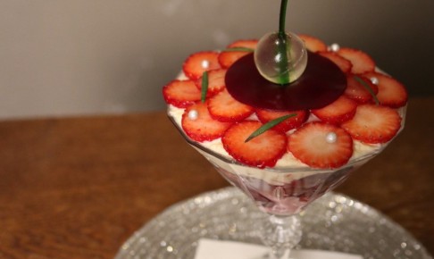 Parfaiteria miLの新作パフェ~泡、時々いちご~