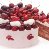 カフェコムサの毎月22日は『ショートケーキの日』。6月はアメリカンチェリーを使ったケーキを提供