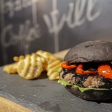 JB ESPRESSO 新道東駅前店限定で漆黒のハンバーガー『JB BURGER』が発売しているぞっ！