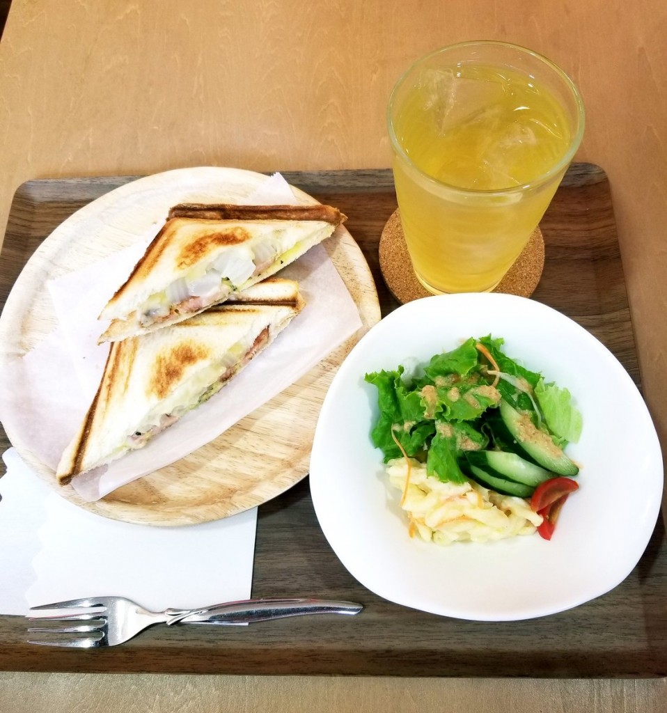 【OYOYOホットサンド(オヨヨホットサンド)】定番からおやつ系まで揃えたホットサンド専門店!