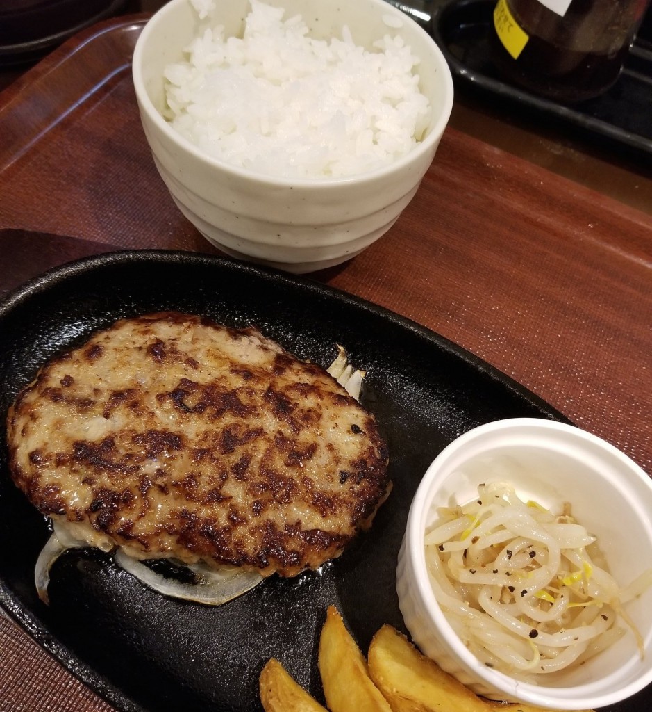 箸で食べるあつあつ鉄皿ハンバーグとカレーのお店のハンバーグセット