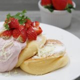 幸せのパンケーキで冬の新作パンケーキ『国産いちごたっぷりのいちごショートパンケーキ』が発売！