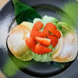 幸せのパンケーキ 淡路島リゾート店限定の大人気メニュー『練乳いちごと宇治抹茶ホイップパンケーキ』が札幌でも発売！
