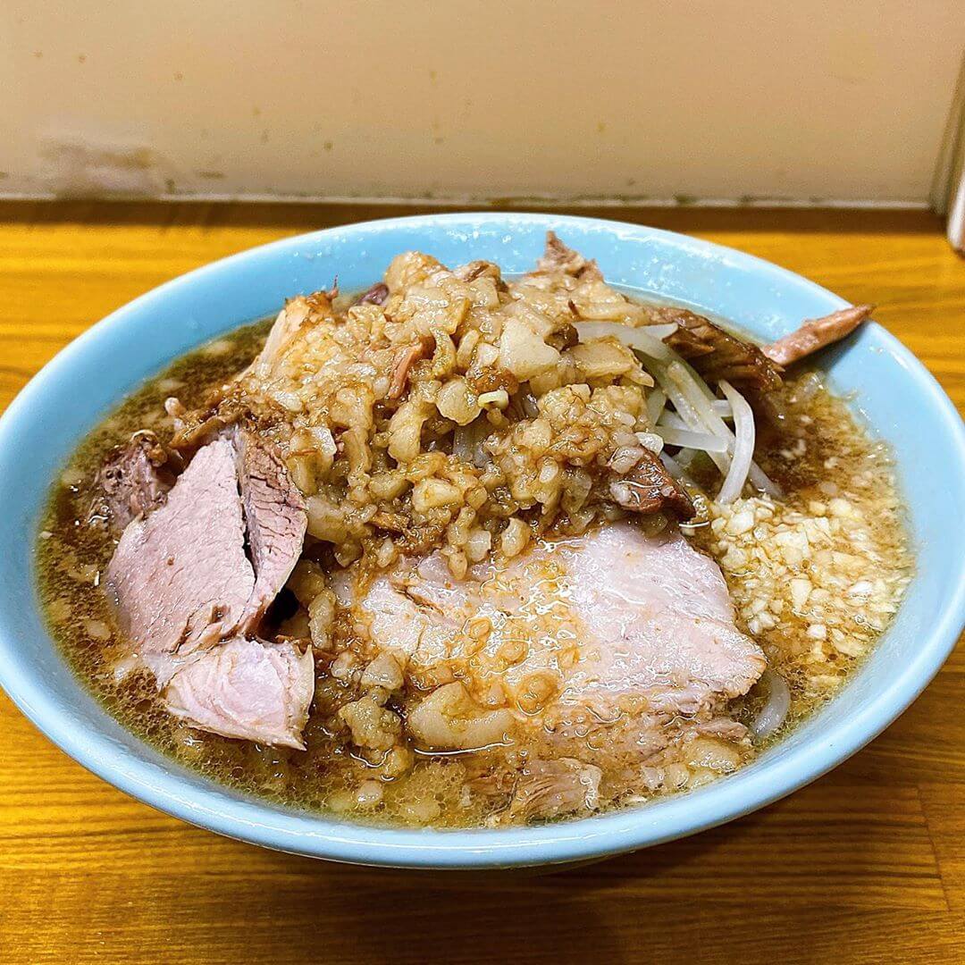 夢を語れ 札幌の肉マシ脂マシ麺半分