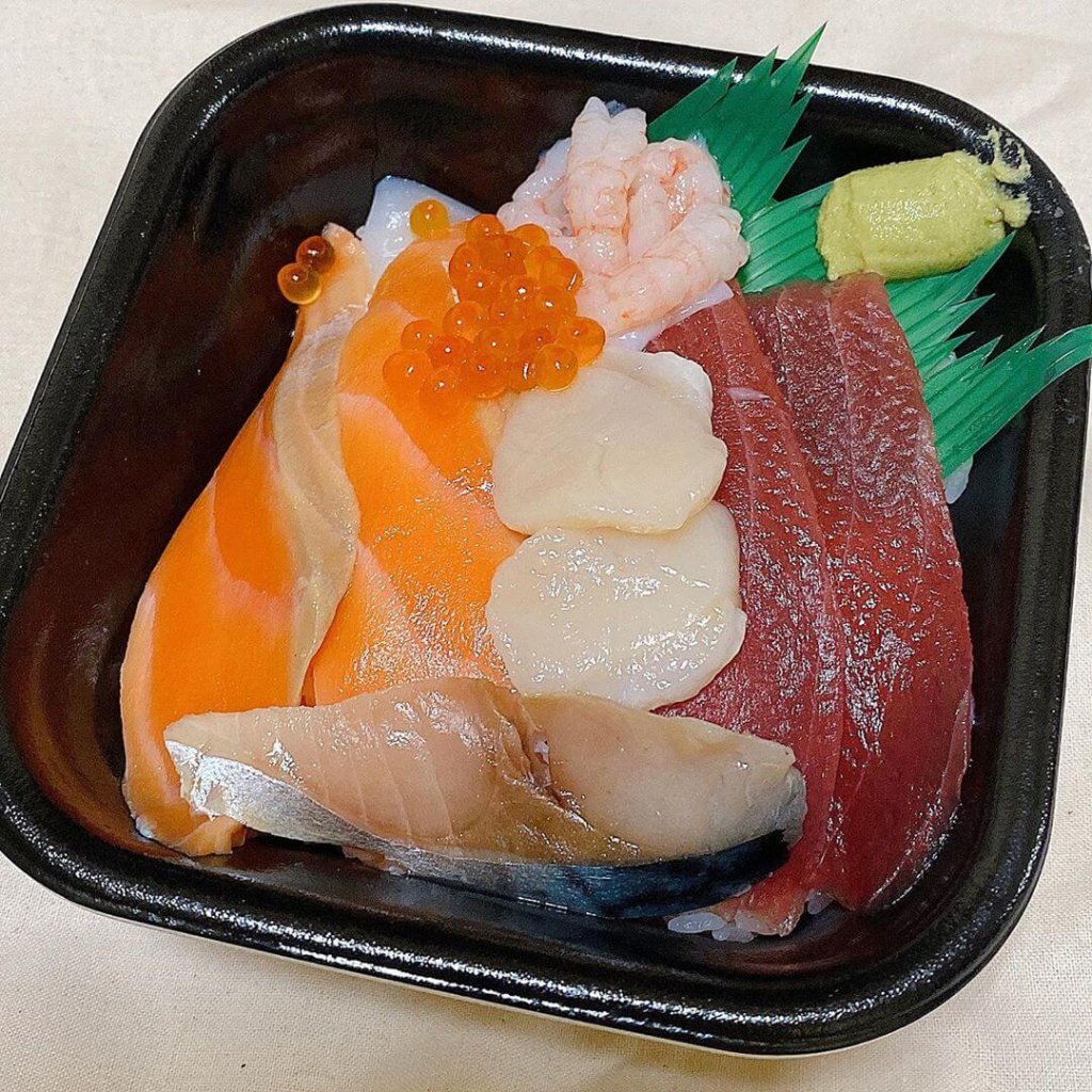 北海丼丸 北白石店 500円から海鮮丼が食べれるテイクアウト専門店 種類も60種以上と豊富 札幌リスト