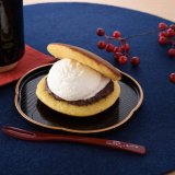ファミリーマートから老舗和菓子店監修の新作スイーツ『黒みつしみうま生どら焼』が発売！