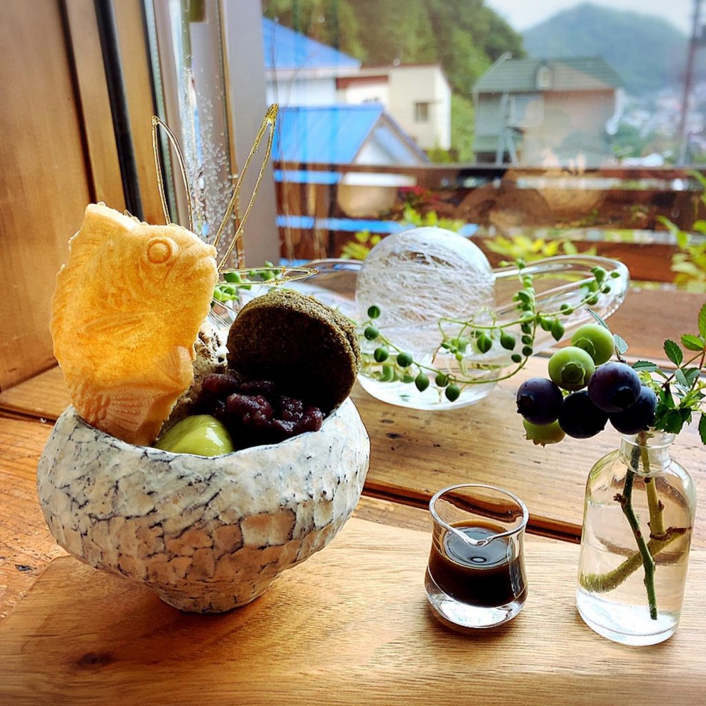 円山CAFE サカノウエのほうじ茶パフェ