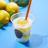 タリーズコーヒーから夏限定の爽やかドリンク『ナタデココ＆瀬戸内レモンスワークル® 』が発売！