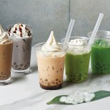 ナナズグリーンティーから粒わらび餅を使用したデザートドリンク『mochi latte –モチラテ-』が発売！
