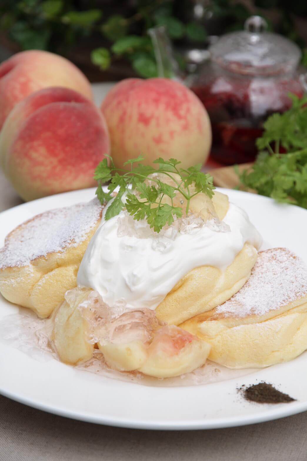 パンケーキ専門店 幸せのパンケーキの『国産白桃のローズヒップピーチパンケーキ』