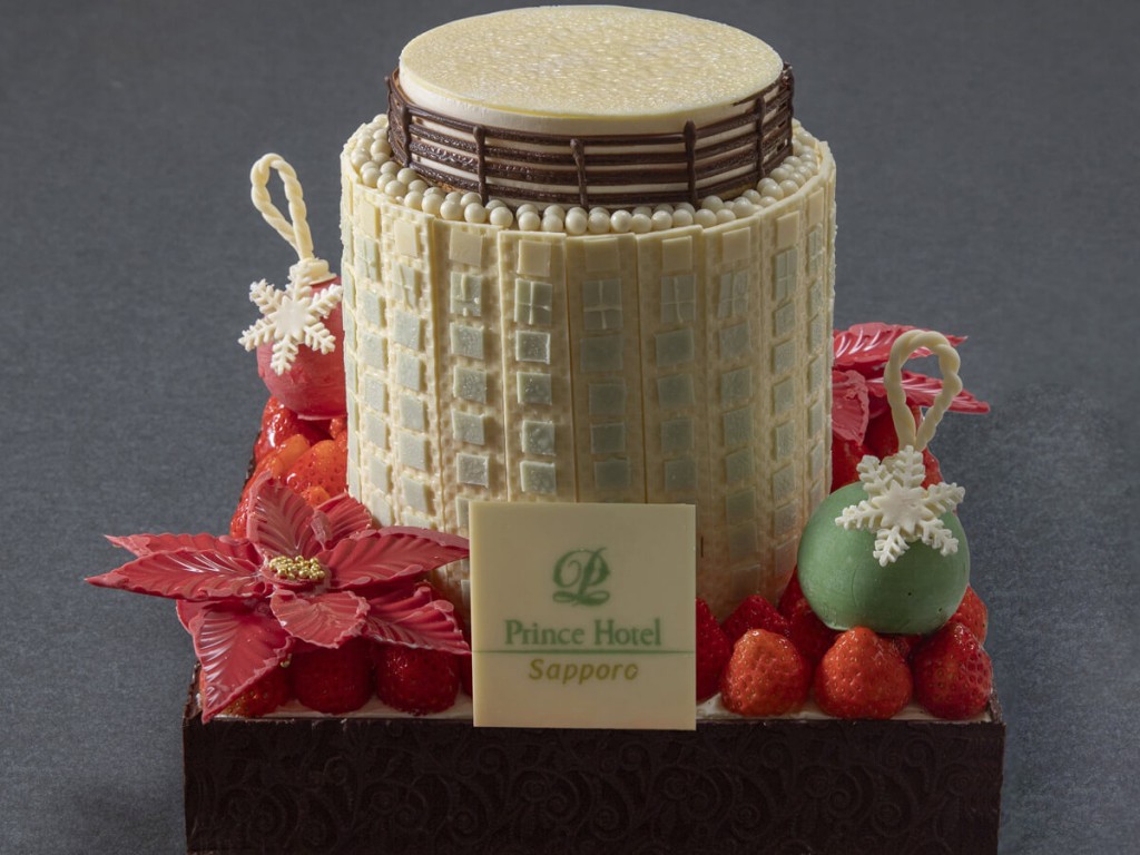 札幌プリンスホテルのクリスマスケーキ2023『シェフパティシエスペシャルケーキ　タワーブランシュ』