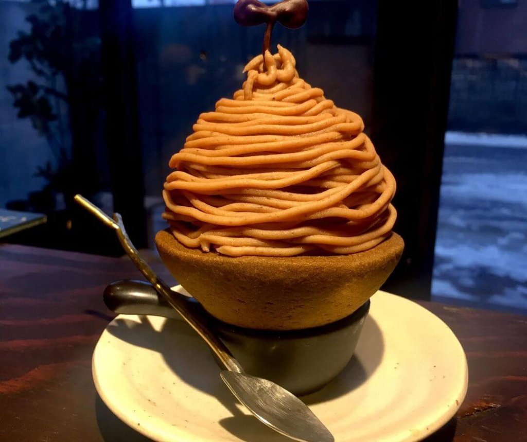 手稲区にあるcafe Routeの新作 モンブランタルトパフェ 札幌リスト