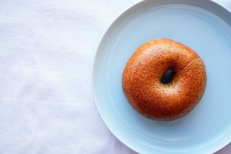 ふわもち邸各店で2月限定『アールグレイとピスタチオベリー ベーグル』が順次発売！