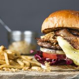 J.S. BURGERS CAFEにて『熟成スモークベーコンチーズバーガー』が2月19日(金)より発売！