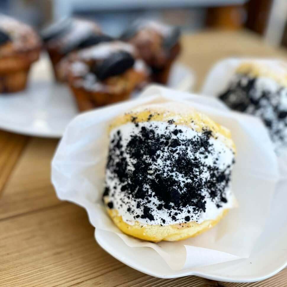 南19西16にあるジェラート&ベイクホワイトから『オレオクリームどらパン』が発売!