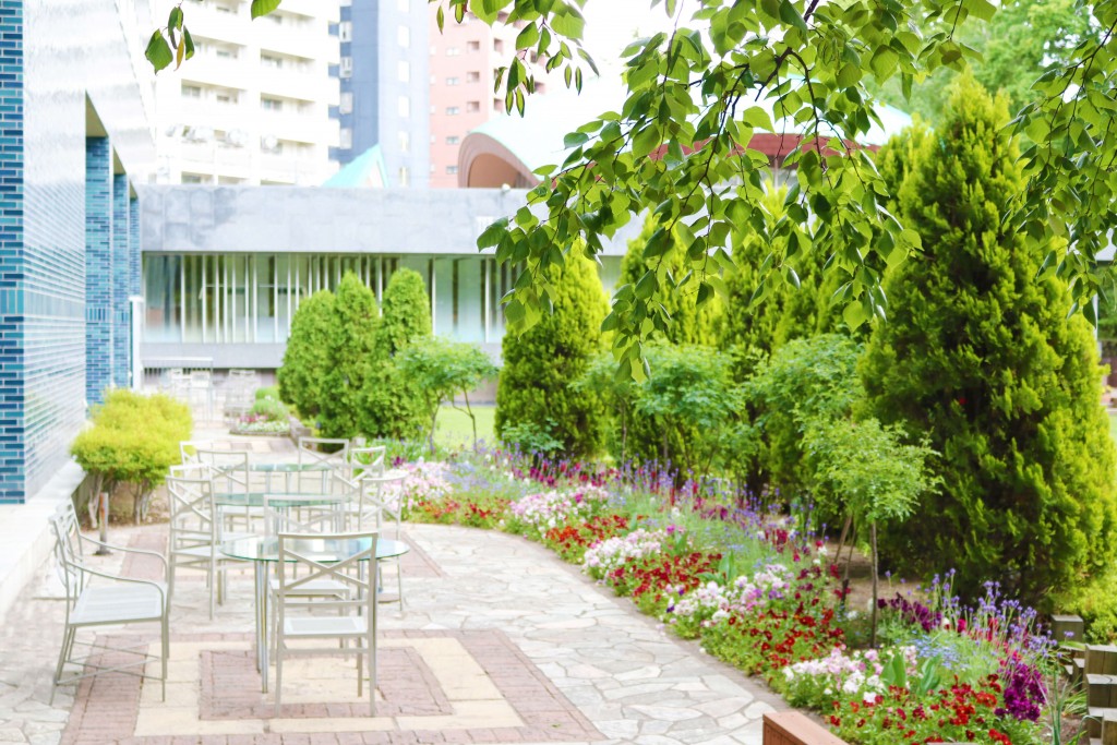 札幌パークホテル-ホテル中庭のテラス