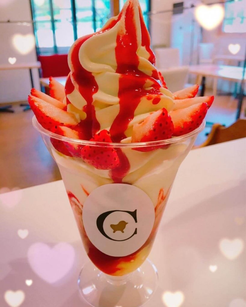 清田区にあるコッコテラスからパンケーキといちごも組み合わせた期間限定パフェが発売！