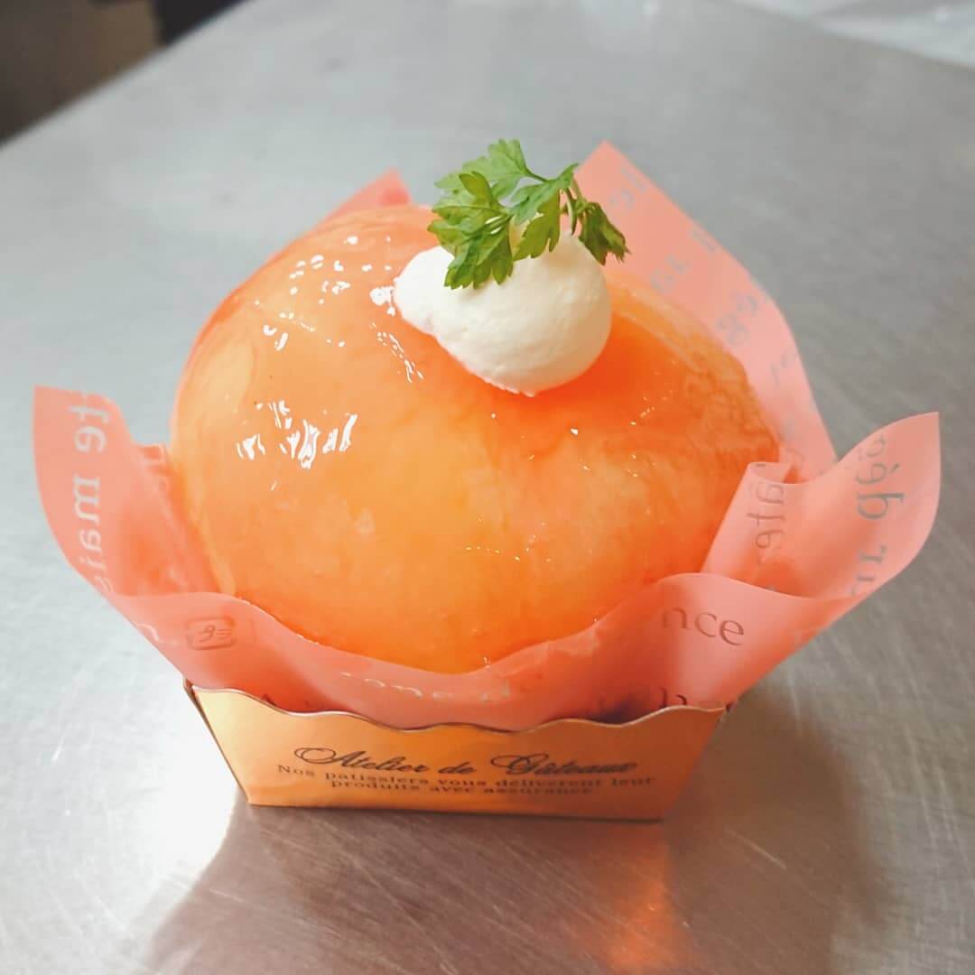 フォセットフィーユの『丸ごとももタルト』