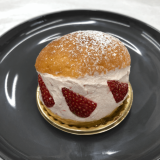 西区八軒にあるマスカットボアにて生クリームたっぷりの『マリトッツォ』が6月17日(木)より期間限定で発売！「いちご」・「コーヒー」の2種を用意