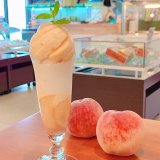 創成川イーストにあるサッポロスイーツガーデン パロムから桃パフェ『パフェペッシュ』が発売！