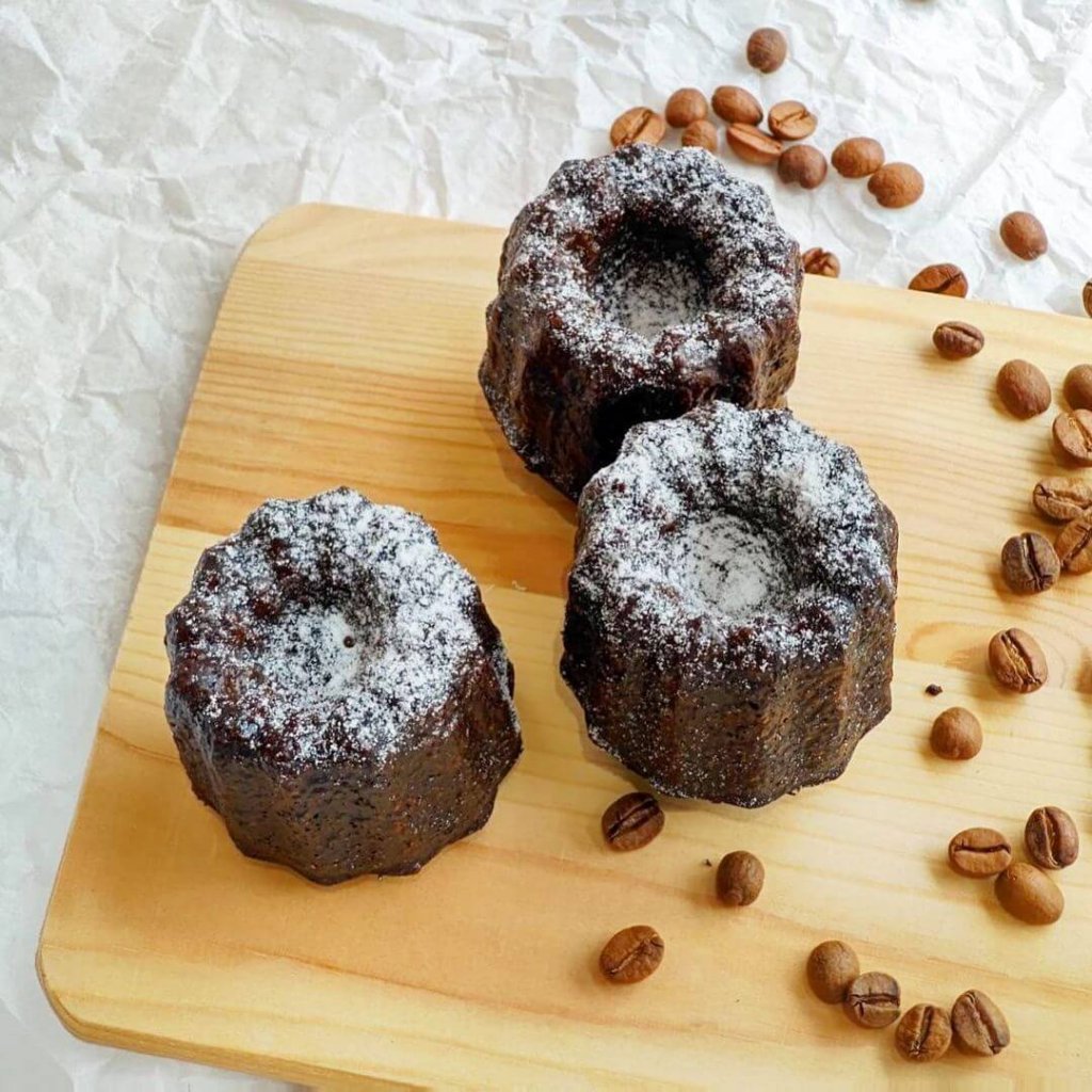 南19西16にあるジェラート＆ベイクホワイトから『珈琲のカヌレ』が販売中！