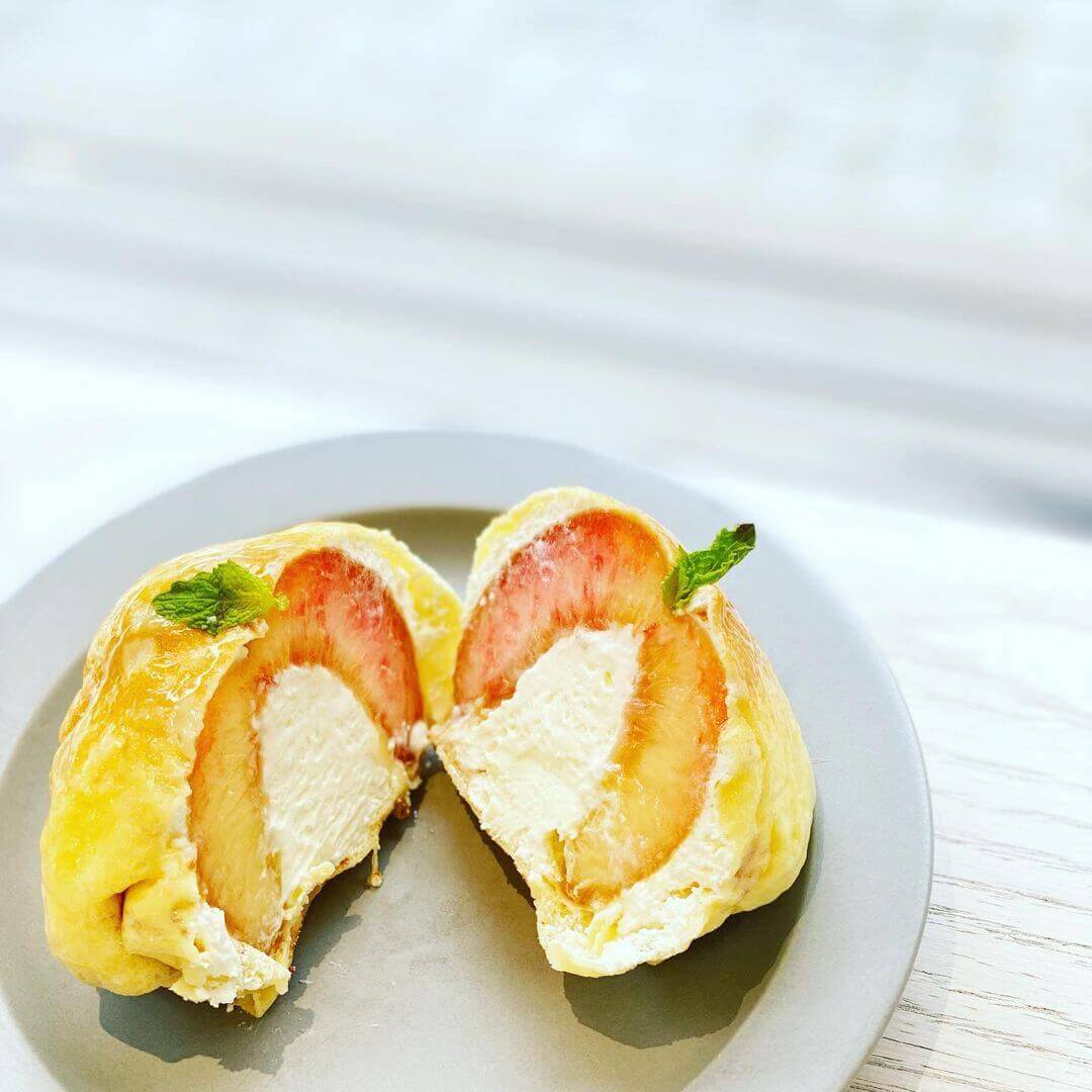 ジェラート＆ベイクホワイト-クレープ生地で桃を丸ごと包んだ新作ケーキ