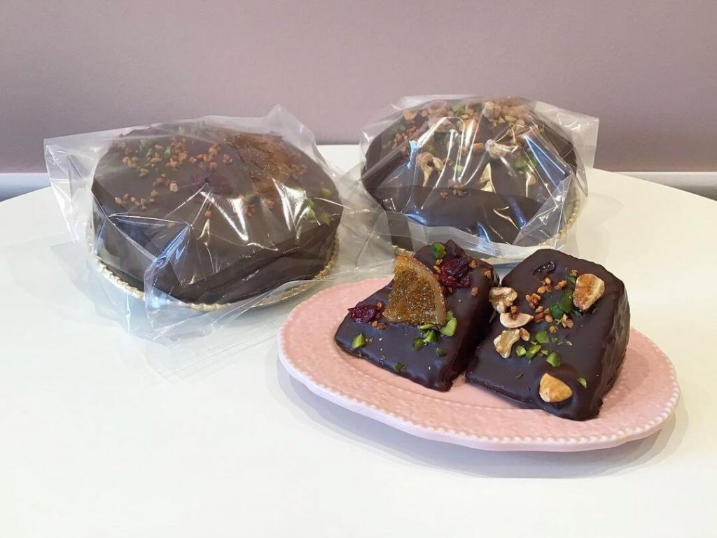 南16西10にある奏春楼から『ダブルガトーショコラ』『ショコラフルーツパウンド』が発売!