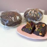 南16西10にある奏春楼から『ダブルガトーショコラ』『ショコラフルーツパウンド』が発売！