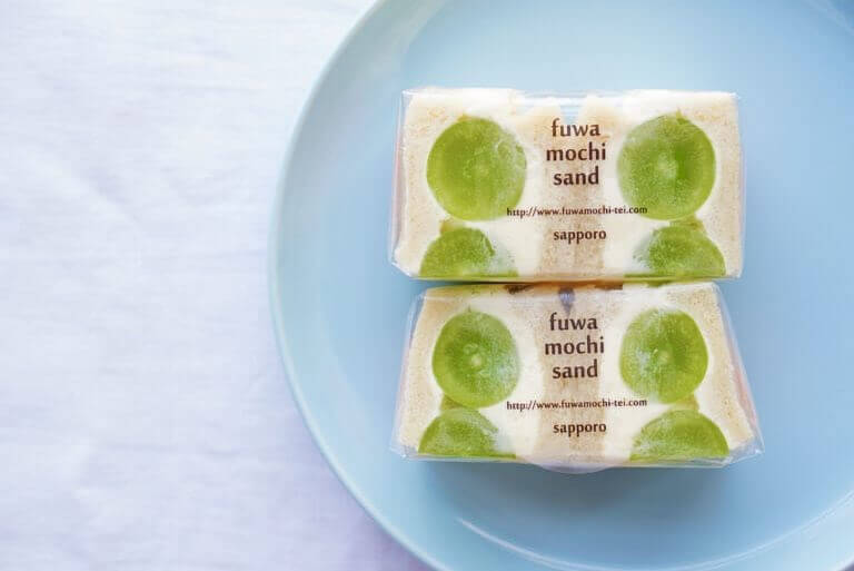 ふわもち邸本店・まちなか店にて『シャインマスカットのフルーツサンド』が発売！