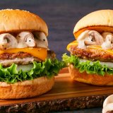 フレッシュネスバーガーから大人気な『マッシュルームチーズバーガー』が9月29日(水)より発売！気軽に食べられる『マッシュルームチーズバーガーJr.』も登場