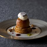 札幌グランドホテルからまるごとローストした焼きりんごにハーゲンダッツのラムレーズンアイスクリームを合わせた『まるごと焼きりんご with ハーゲンダッツ』が11月1日(月)より発売！