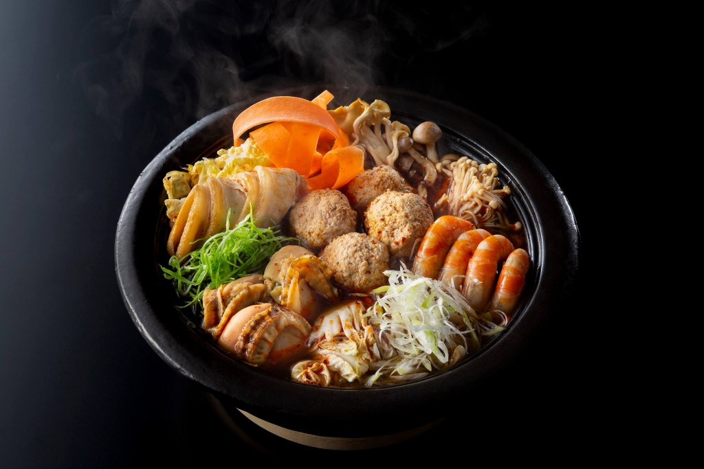 札幌グランドホテルの『熱々鍋セット』-酸辣湯スープ