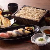 「北海道生まれ和食処とんでん」から国産の山芋を練り込んだとんでんオリジナルの『山芋そば』が12月9日(木)より発売！年末年始は豪華「本まぐろ」メニューとのセットも