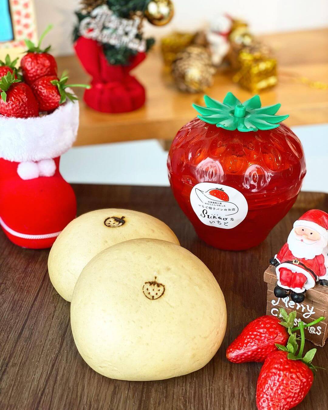 スナオないちごのいちごを入れた『あんぱん』