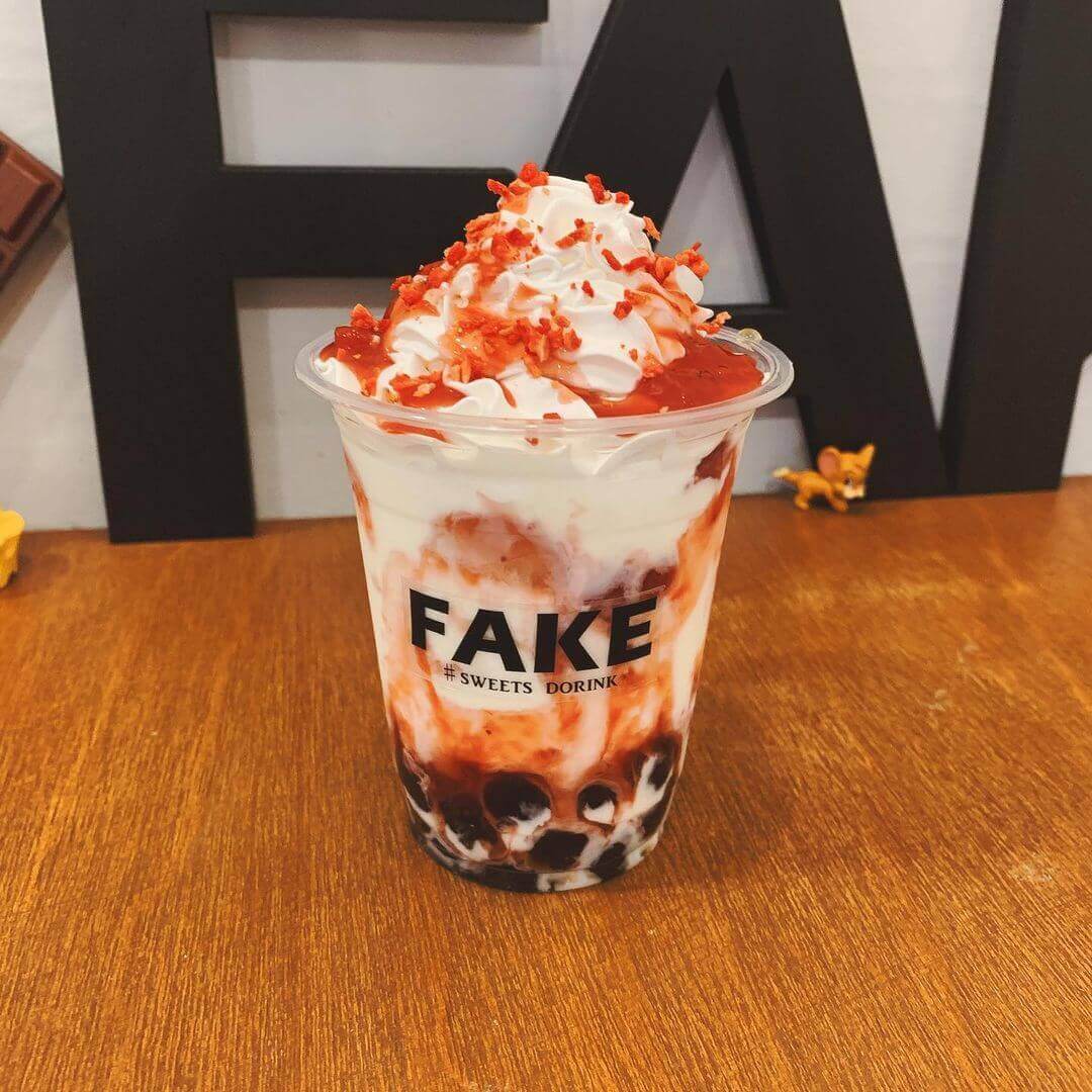 フェイクサプライズスイーツの『つぶつぶ苺練乳ミルク』