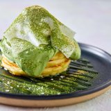 札幌ステラプレイスにもあるパンケーキショップ「J.S. PANCAKE CAFE」にて“金箔”を使用した和風パンケーキ『西尾抹茶のいちご大福パンケーキ』が2022年1月1日(土)より発売！