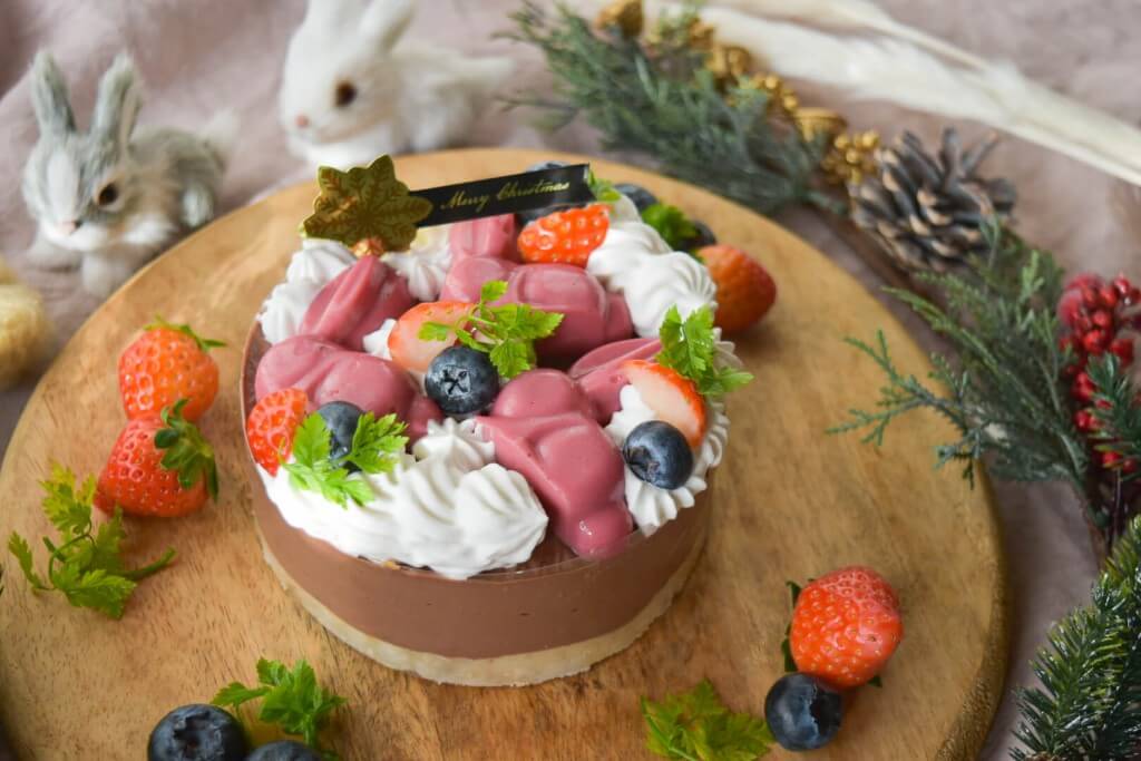 アリサの北海道お菓子店chatの『ピンクのうさぎのショコラムースケーキ』