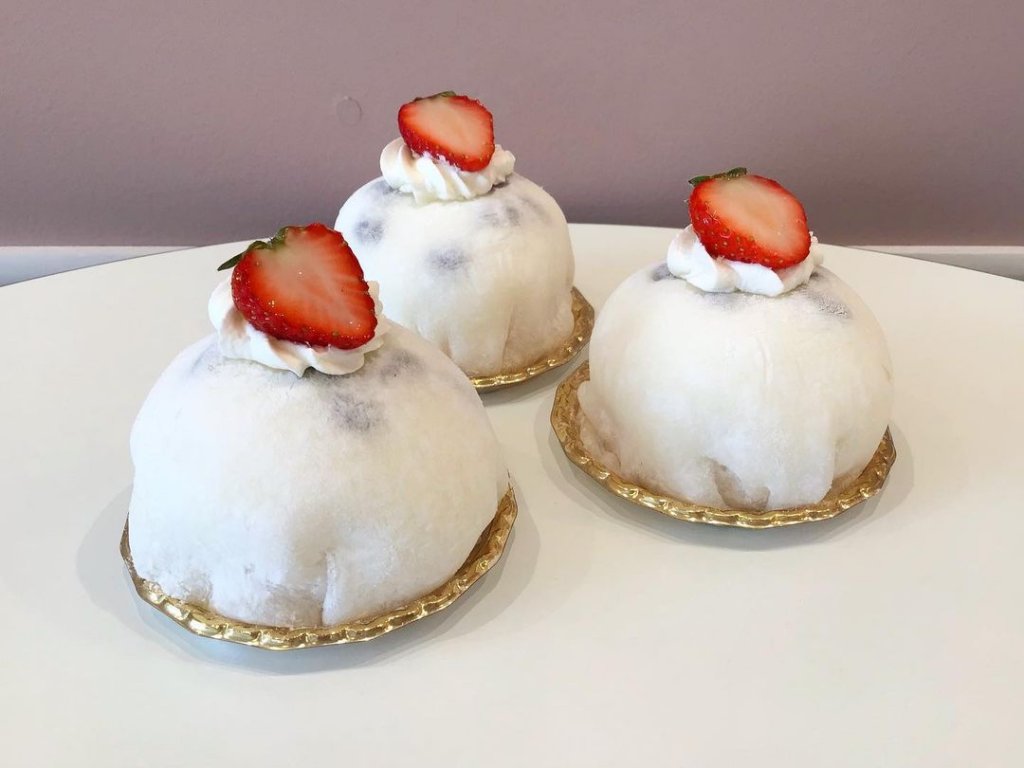 南16西10にある奏春楼から『苺ムース大福』が発売!