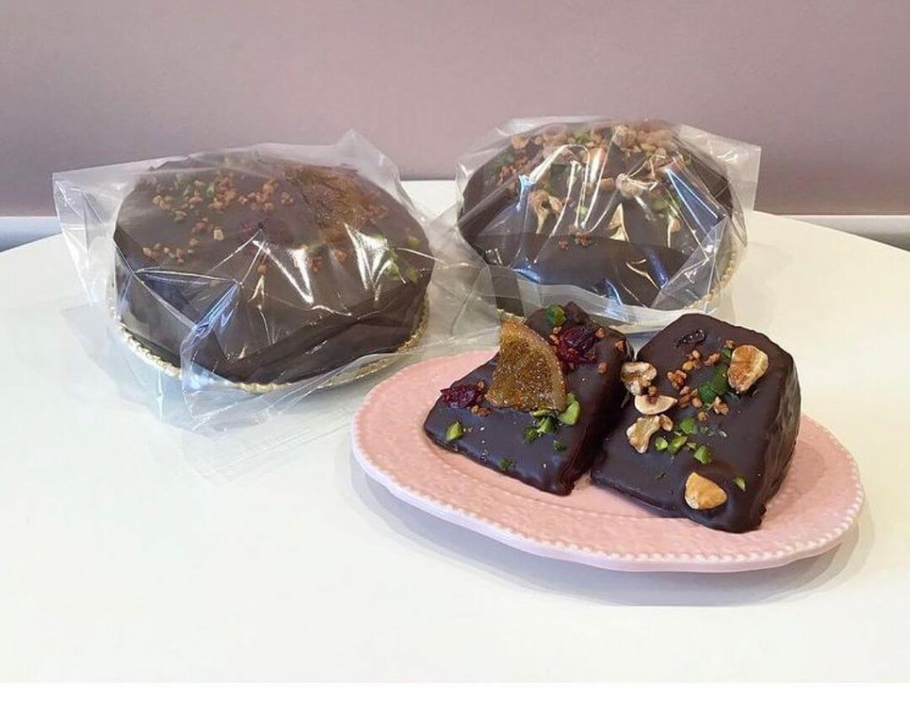 南16西10にある奏春楼から『ダブルガトーショコラ』『ショコラフルーツパウンド』が発売！