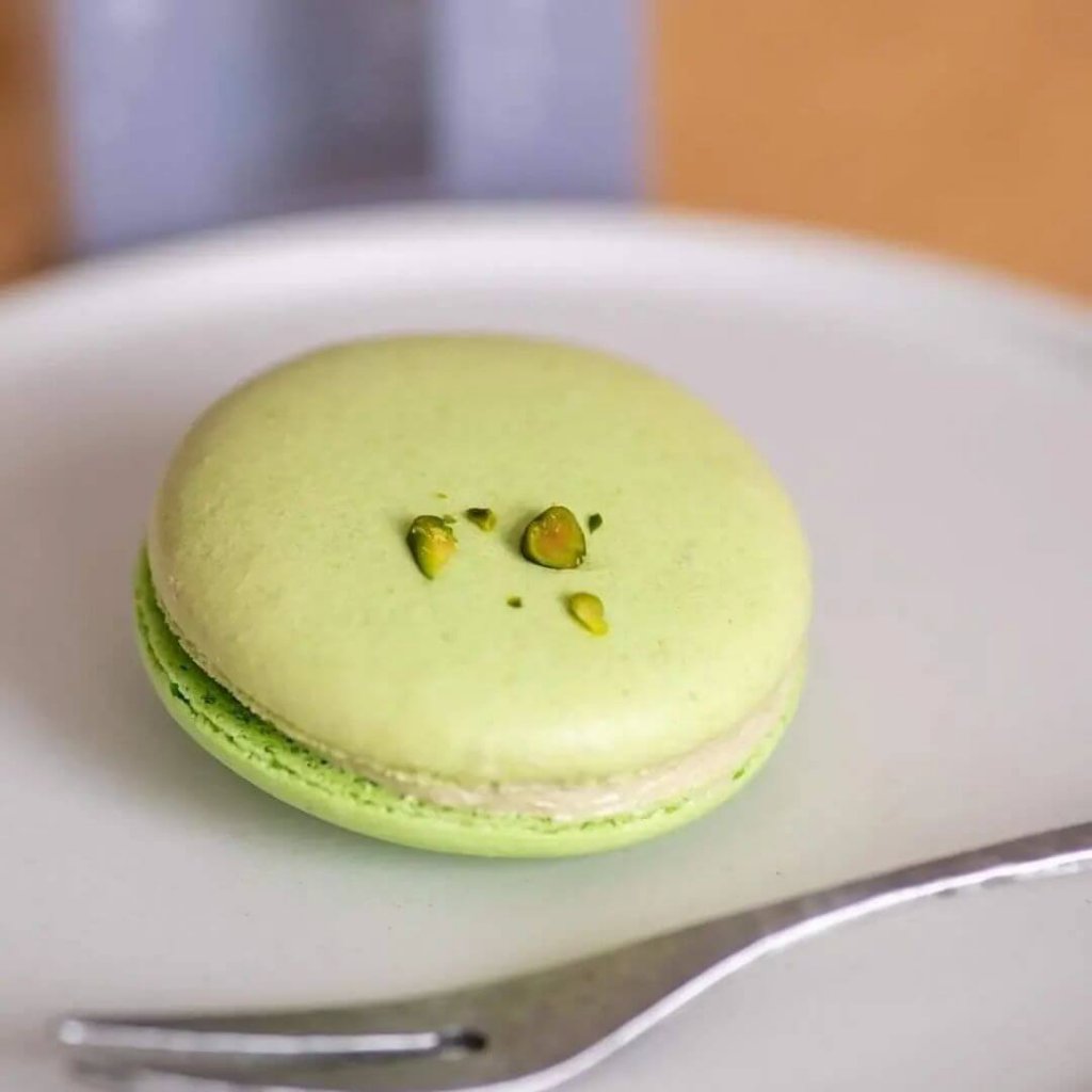 南郷18丁目エリアにあるパティスリー・ラネージュから『マカロン ピスタチオ』が発売！