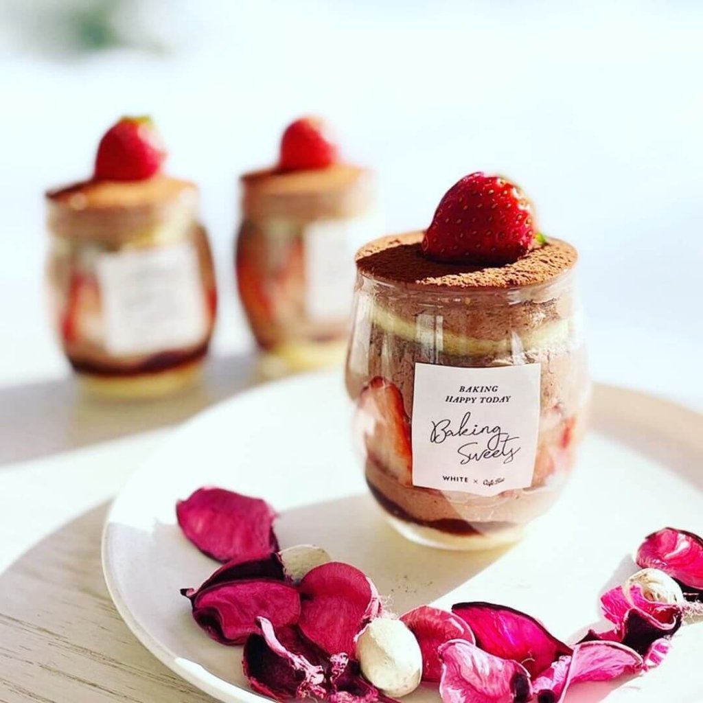 南19西16にあるジェラート&ベイクホワイトから『カップショートケーキ(ショコラ)』が発売!