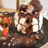 東区にある「ease cafe(イーズカフェ)」にてチョコレート好き必見の『季節のショコラパンケーキ』が2月中旬まで販売中！