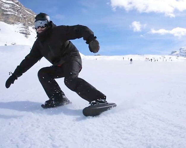ゲレンデをまるでスケートのように滑る「Snowfeet(スノーフィート)」