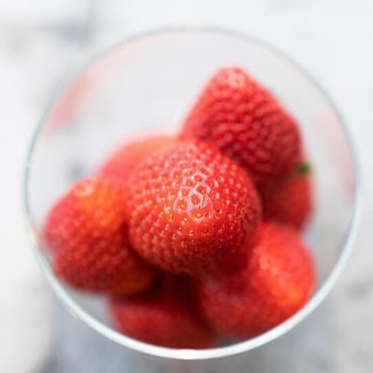 果実大福とフルーツサンドの『あまおうととちおとめのホワイトチョコディップ』