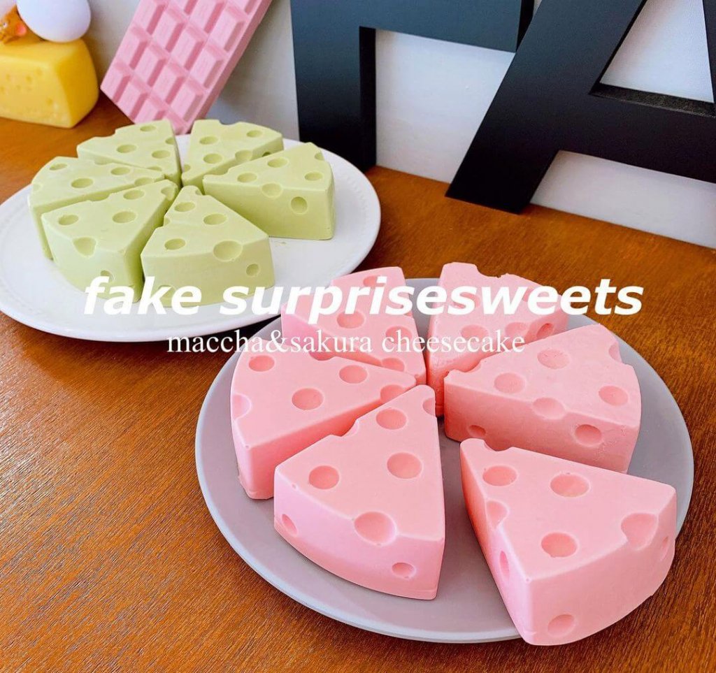 フェイクサプライズスイーツの『チーズケーキmini桜』『チーズケーキmini抹茶』