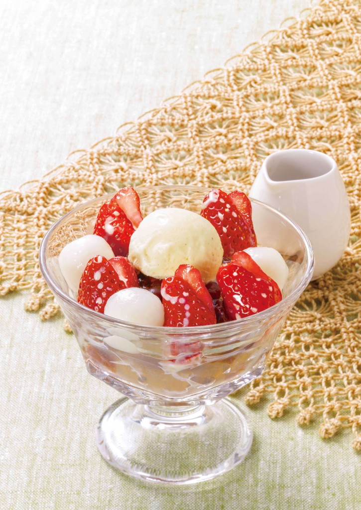 ロイヤルホストの『苺 ～Sweet Strawberry 2nd season～』-苺と白玉のクリームあんみつ～練乳がけ～