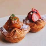 定山渓にあるエクスクラメーションベーカリーから季節のデニッシュ『柑橘と山椒ショコラ』『苺と黒胡麻』が発売！