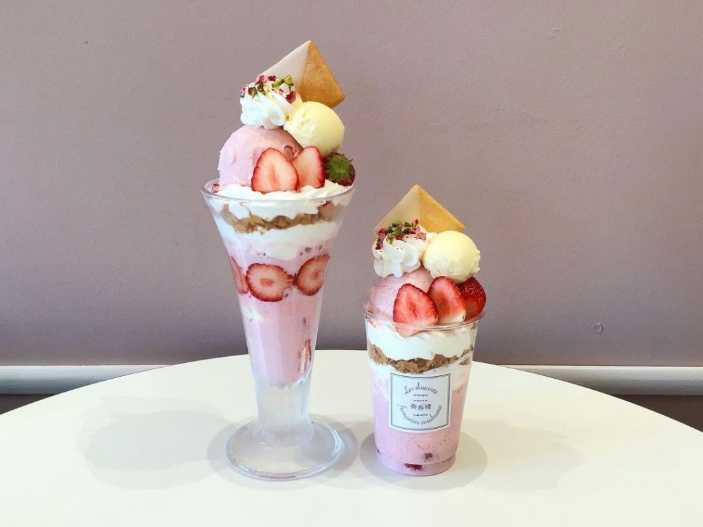 奏春楼の『パフェ』