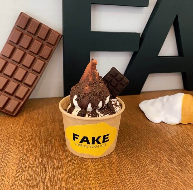 フェイクサプライズスイーツの『パリパリチョコソフト』