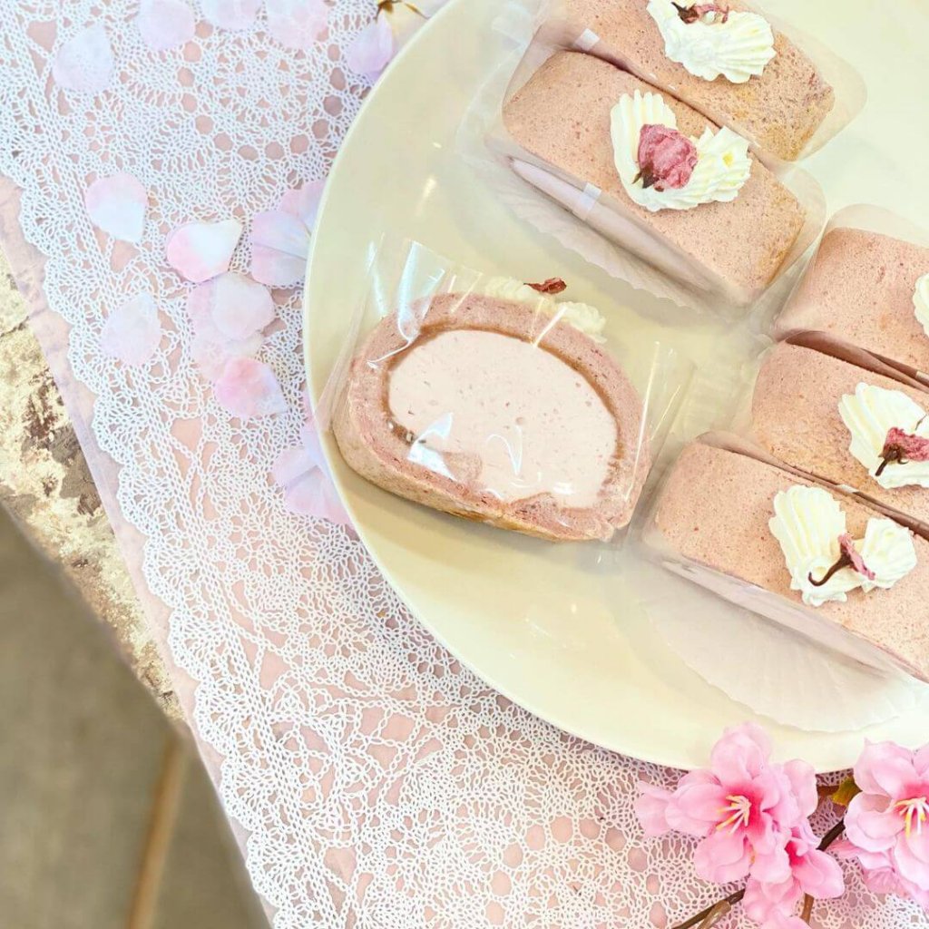 ジェラート&ベイクホワイトの『桜のシフォンロール』